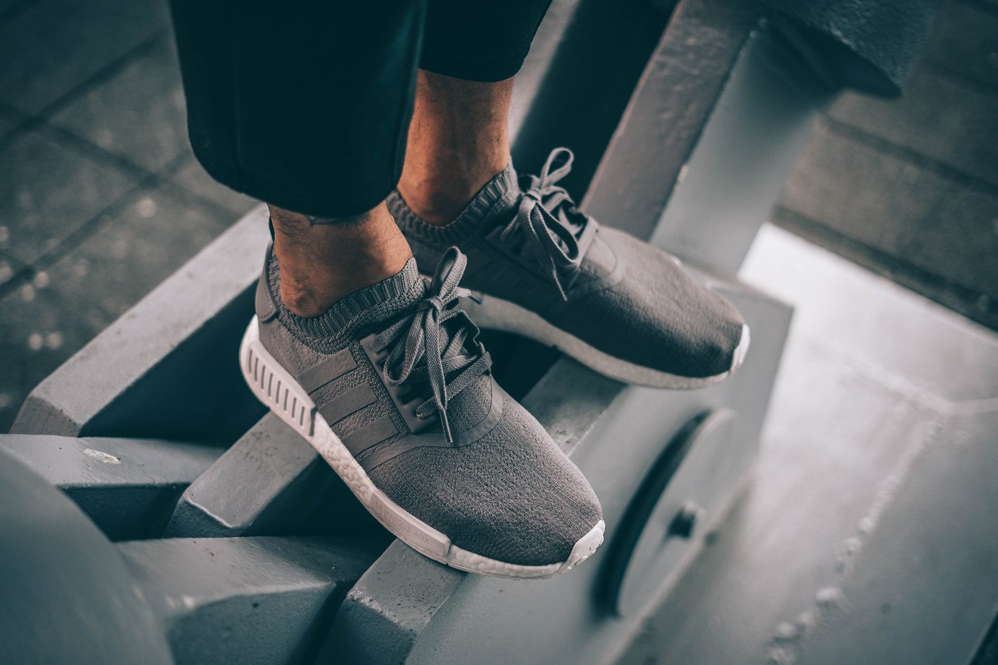 Grey nmd outlet r1